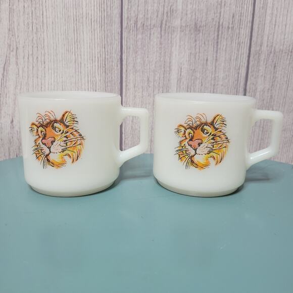 Vintage 60s Exxon/Esso Oil Tray and 2 Matching Anchor Hocking Milk Glass Mugs - Picture 11 of 16